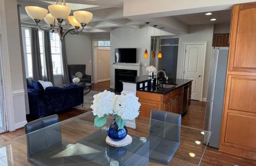 Baileys Crossroads House | Gorgeous Spacious Home 5BR 9Beds with Private Parking