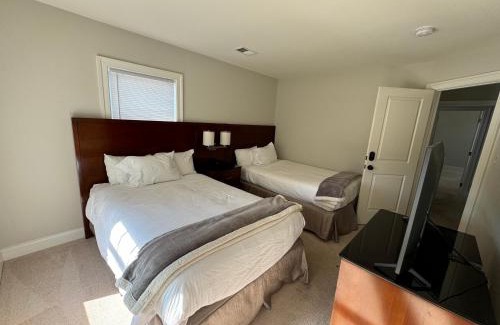 Baileys Crossroads House | Gorgeous Spacious Home 5BR 9Beds with Private Parking