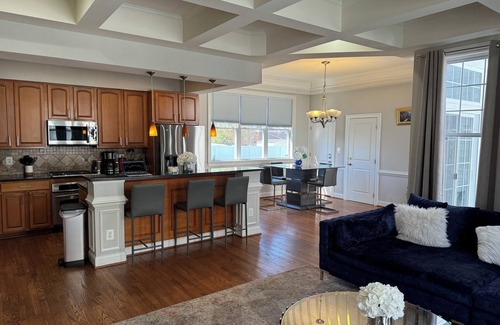 Baileys Crossroads House | Gorgeous Spacious House 5BR 9Beds and Private Parking