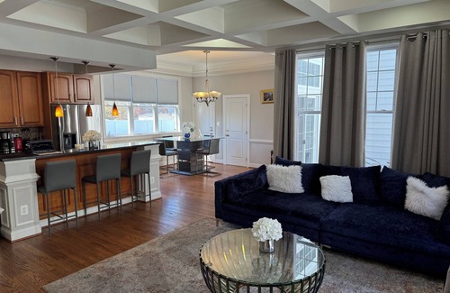 Baileys Crossroads House | Gorgeous Spacious House 5BR 9Beds and Private Parking