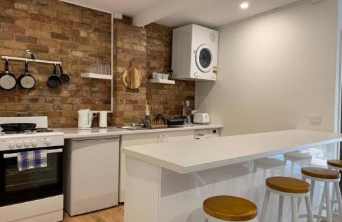 Subiaco Apartment | Gorgeous studio 2 minutes from the heart of Subiaco