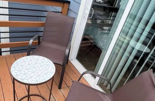 Huntsville Apartment | Gorgeous studio located in the heart of Huntsville, close to all amenities.