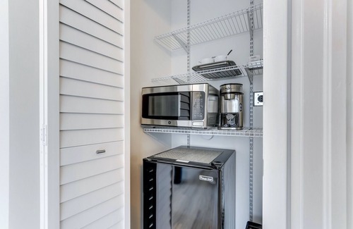 Coconut Grove Apartment | Gorgeous Suite w/City View, Free Park, Pool, Gym