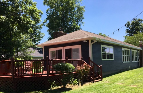 Cassopolis House | Gorgeous Summer Cottage! Near Park Shore Beach