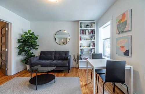 Bedford Apartment | Gorgeous & Sunny Executive Suite #2, AC