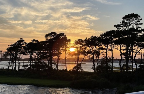 Selbyville House | Gorgeous Sunsets on Bay in Beautiful 7 BR Home 1.5 Mi to Beach