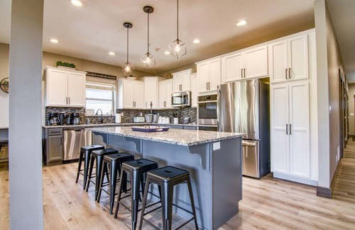 Table Rock House | Gorgeous Table Rock Lake View! Hot Tub, Pool!