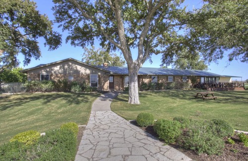 Granbury House | Gorgeous Texas Ranch Get Away