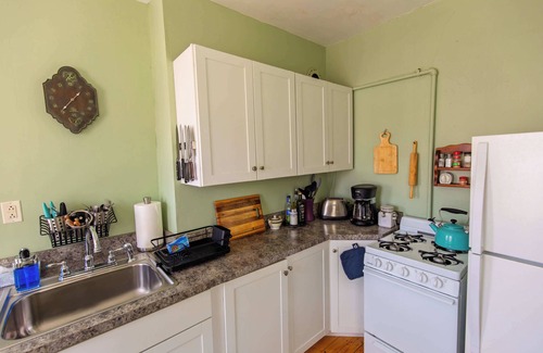 Old North End Apartment | Gorgeous Top Floor Apt w/Lake View near Downtown!
