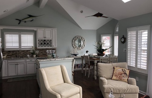 Gold Coast Condo | Gorgeous top floor condo on a corner lot, perfect beach vacation!