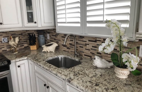 Gold Coast Condo | Gorgeous top floor condo on a corner lot, perfect beach vacation!