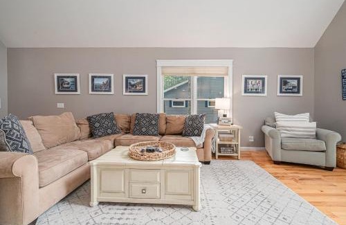 Rapid City House | Gorgeous Torch River 3BDR Home Minutes to the Sandbar 8015