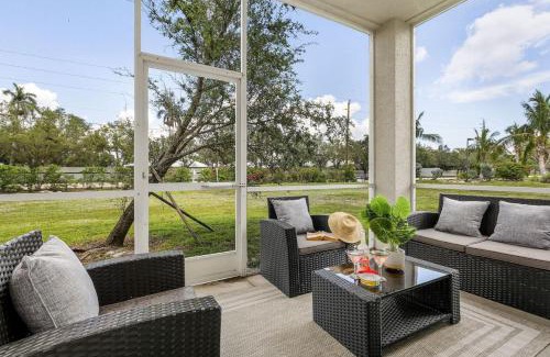 Iona House | Gorgeous Townhome Close to the beaches