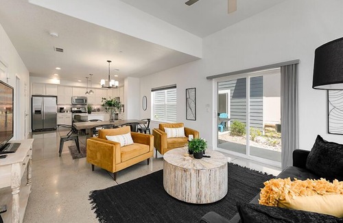 Old Town North House | Gorgeous Townhome steps from the Brewery District!