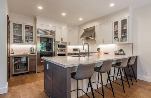 Mammoth Lakes House | Gorgeous townhome located on the golf course and Eagle Lodge Ski area.