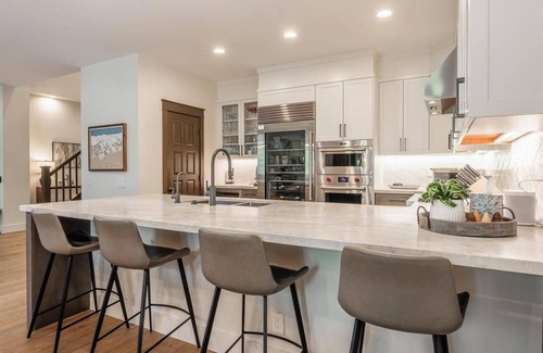 Mammoth Lakes House | Gorgeous townhome located on the golf course and Eagle Lodge Ski area.