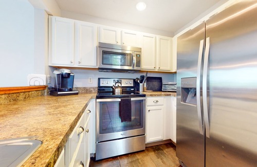Tannersville House | Gorgeous townhouse with fireplace, decks, & washer/dryer - near Camelback Resort