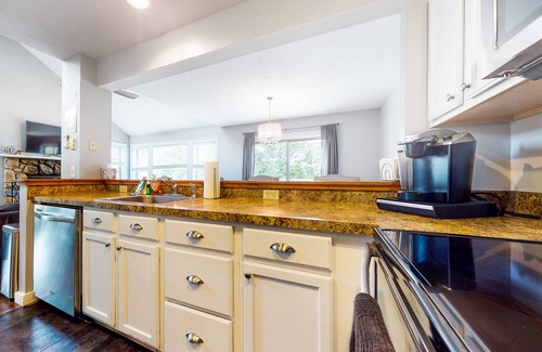 Tannersville House | Gorgeous townhouse with fireplace, decks, & washer/dryer - near Camelback Resort