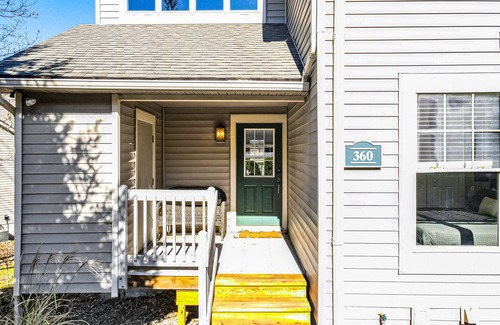 Tannersville House | Gorgeous townhouse with fireplace, decks, & washer/dryer - near Camelback Resort