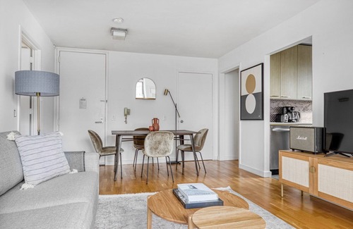 Tribeca Apartment | Gorgeous Tribeca 2BR w/Amazing city views + Gym by Blueground