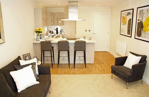 Welwyn Garden City Apartment | Gorgeous Two Bedrooms situated in an Art Deco building - Welwyn Garden City