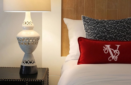 San Jose Hotel | Gorgeous Unit! Within Walking Distance of Winchester Mystery House! Pool, Spa