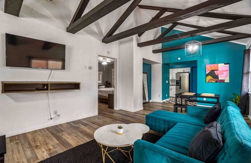 University Heights House | Gorgeous UNM/Nob Hill/Downtown PRIME location!🏠 MONTHLY STAYS AVAILABLE!