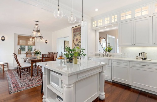 Upper East House | Gorgeous Upper Eastside Home - City & Ocean Views!