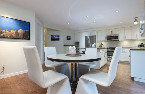 North Glenmore House | Gorgeous, upscale one-bedroom suite in a quiet neighbourhood - dog friendly