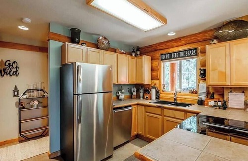Crescent Cabin | Gorgeous Log Cabin with Hot Tub & Theater near Snowmobile & SXS Trails & Lakes!