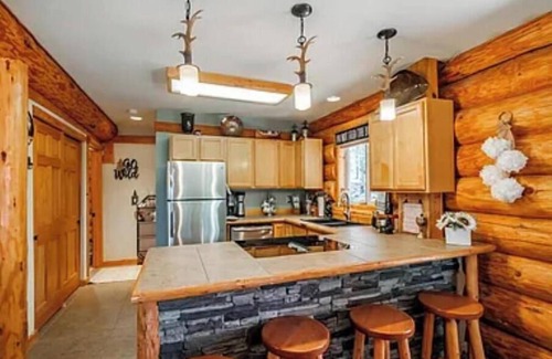 Crescent Cabin | Gorgeous Log Cabin with Hot Tub & Theater near Snowmobile & SXS Trails & Lakes!