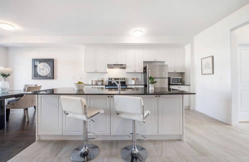 Alcona House | Gorgeous Vacation Home Near The Beach!nstunning townhouse!