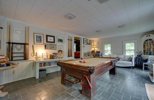 Rupert Villa | Gorgeous Victorian-Style House with Hilltop Pool!