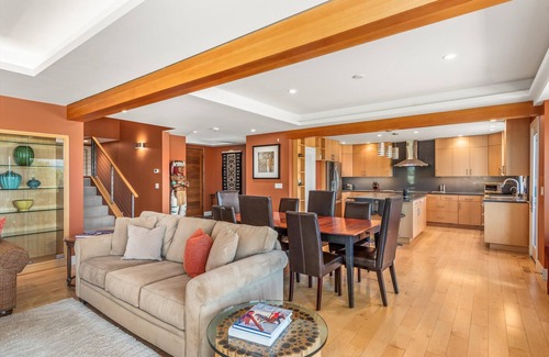 Carbondale House | Gorgeous Views! 4 bedroom, Sleeps 10, contemporary home on 6.8 acres
