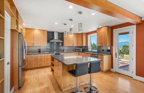 Carbondale House | Gorgeous Views! 4 bedroom, Sleeps 10, contemporary home on 6.8 acres