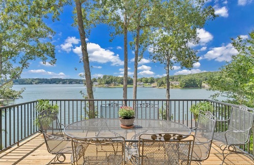High Point House | Gorgeous Views/Comfy/Family Friendly/Near HFB. Dock/Kayaks/Patio/Deck/Grill/GmRm
