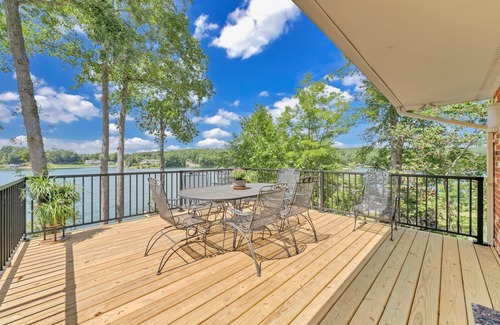 High Point House | Gorgeous Views/Comfy/Family Friendly/Near HFB. Dock/Kayaks/Patio/Deck/Grill/GmRm