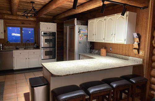 The Dalles House | Gorgeous views of the Columbia River/Gorge, pool experience and hot-tubbing!