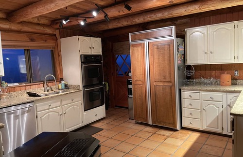The Dalles House | Gorgeous views of the Columbia River/Gorge, pool experience and hot-tubbing!