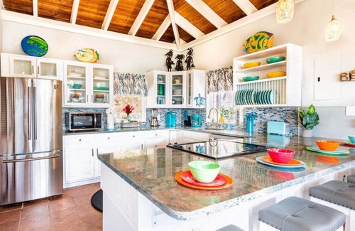 Fish Bay Villa | Gorgeous views! Private pool! 3 King Suites! Close to beaches!