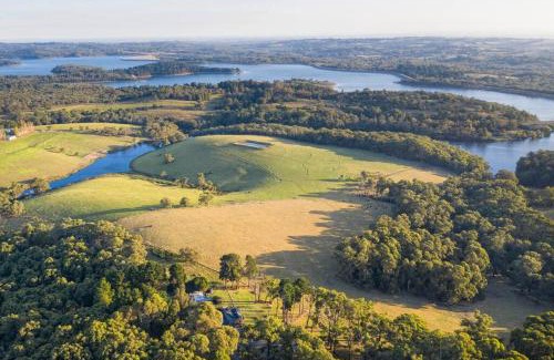 Menzies Creek Villa | Gorgeous villa 10 acre of land