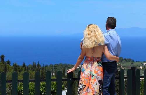 Tsoukaladhes Villa | Gorgeous Villa Evelyn ideal for famylis close to Kathisma and Mylos beach