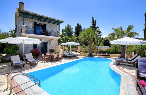 Tsoukaladhes Villa | Gorgeous Villa Evelyn ideal for famylis close to Kathisma and Mylos beach