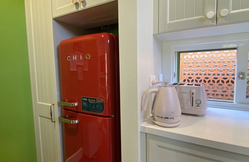 Berry House | Gorgeous Villa Starbright guesthouse opp Berry Showground in heart of town