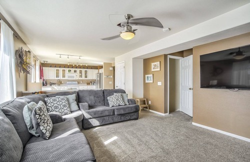 Northeast Colorado Springs House | Gorgeous Villa Sleeps 12+/6 King Beds-AF Academy
