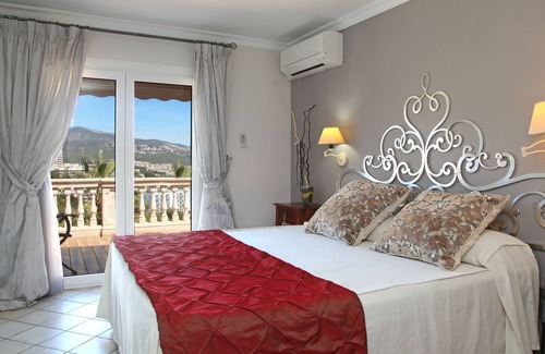 Palmanova House | Gorgeous villa with superb sea views close to the beach