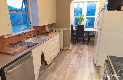Minor Apartment | Gorgeous Vintage 1BR Apt | Wifi | Walk Everywhere!