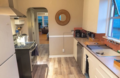Minor Apartment | Gorgeous Vintage 1BR Apt | Wifi | Walk Everywhere!