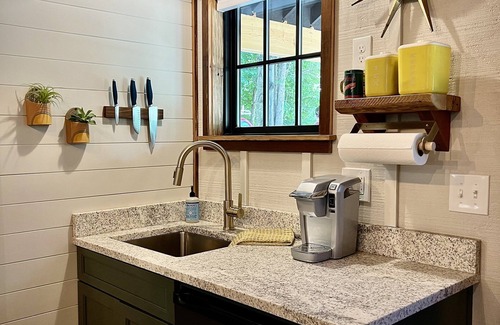 Thompsonville Cabin | Gorgeous, Vintage, Crystal Mt Tiny Home