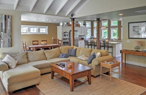 Wapato Point House | Gorgeous Wapato Point Lakehouse with Private Hot Tub